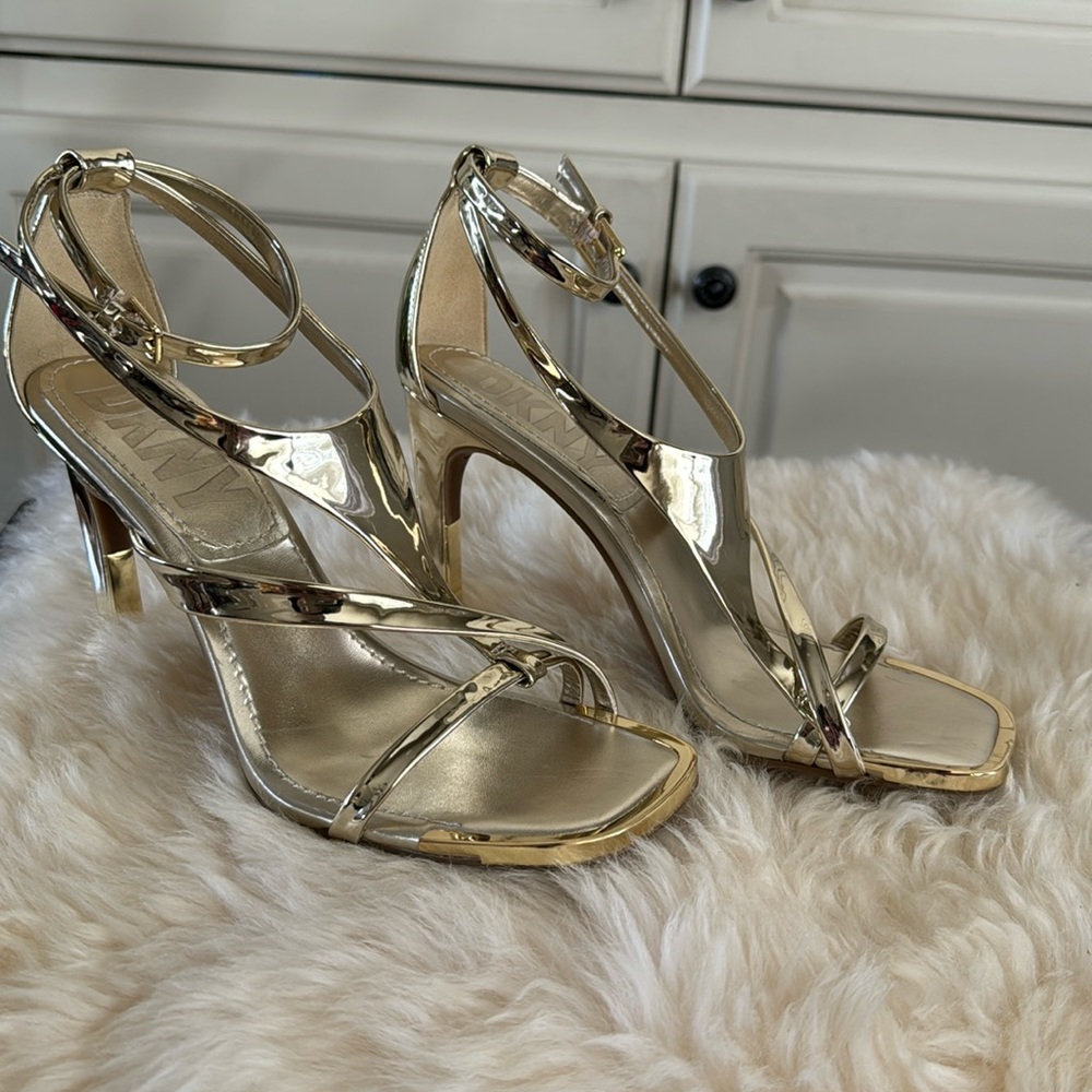 DKNY Women's Strappy Heeled Sandal size 7.5m